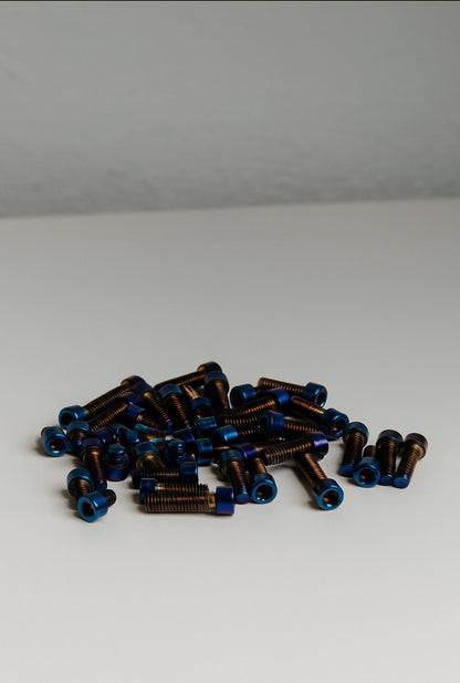 𝙁𝙤𝙧𝙠 𝙩𝙞𝙩𝙖𝙣𝙞𝙪𝙢 𝙗𝙤𝙡𝙩𝙨